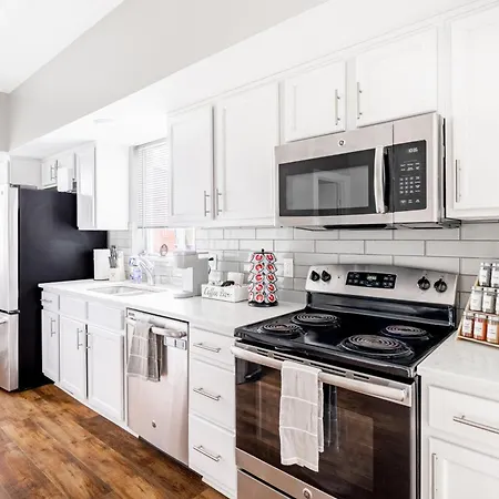 Luxury Downtown Townhome Private Garage Unit 4